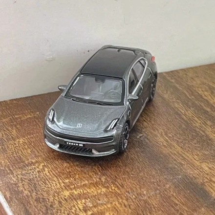Модель автомобиля 001, 1:18