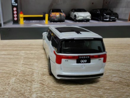 Модель автомобиля 009, 1:64