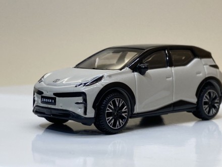 Модель автомобиля Х, 1:64