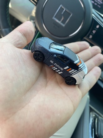 Модель автомобиля Х, 1:64