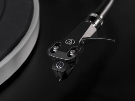 Виниловый проигрыватель Audio-Technica AT-LP5x, черный
